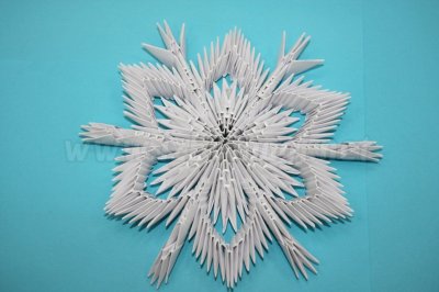 Снежинка в технике модульного оригами