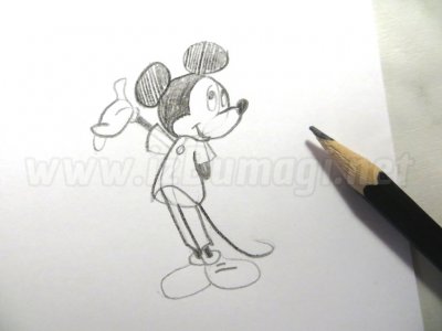 Поэтапный рисунок Микки Мауса простым карандашом