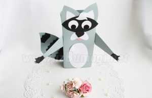 Енот из цветной бумаги