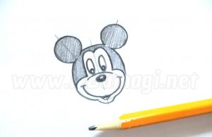 Zeichnen von Mickey Mouse mit Bleistift