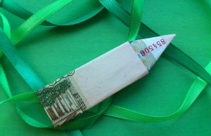 Олівець із купюри