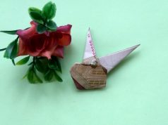 Заек манигами, направен от бележка