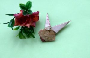 Králík manigami vyrobený z bankovky