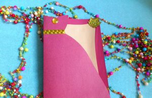 Kartu pakaian adalah hadiah untuk seorang gadis