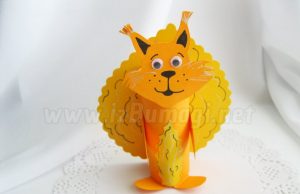 Eichhörnchen aus farbigem Papier