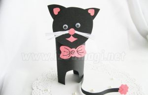 Un gato de papel de colores