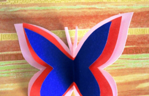 Papillon volumétrique en papier coloré Papillon volumétrique en papier coloré