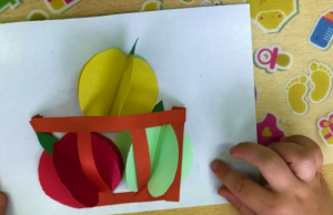 Panier d'automne avec pommes en papier : cours de maître étape par étape
